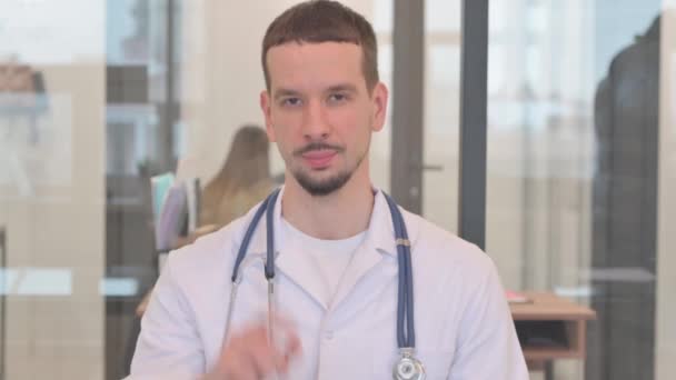 Портрет Лікаря Середнього Віку Викликом Гест — стокове відео