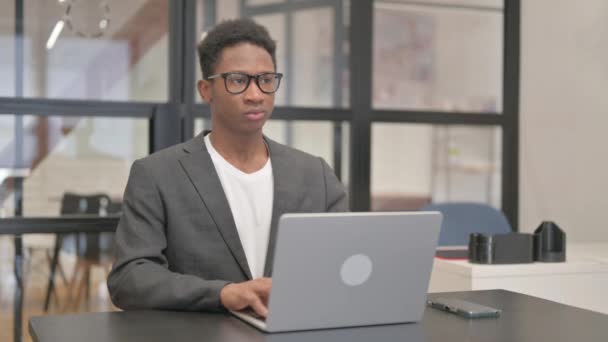 African American Man Working Laptop — Stockvideo