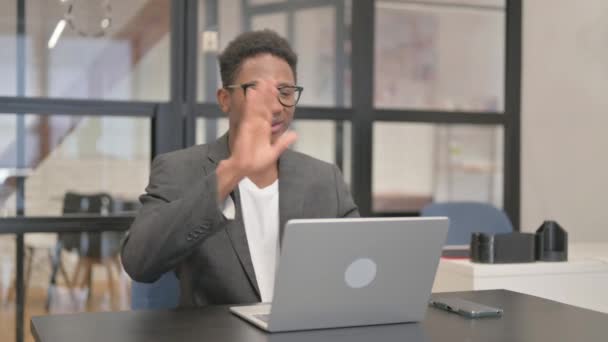 Homem Africano Americano Fazendo Video Chat Laptop — Vídeo de Stock