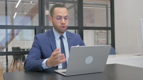 Man Suit Doing Video Chat Laptop — Stock Video