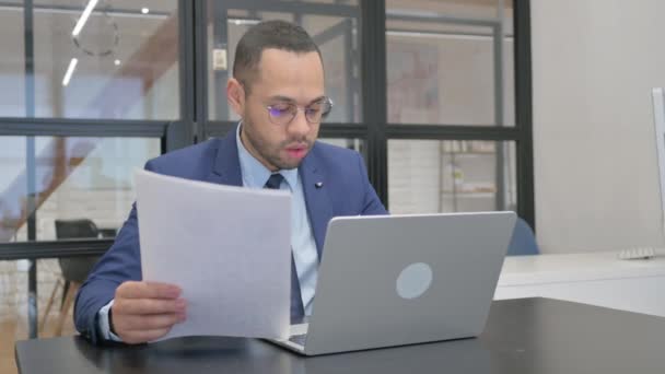 Man Suit Working Documents Laptop — Stock Video