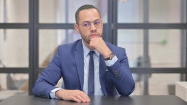 İşte Karışık Irk İşadamı Beyin Fırtınası