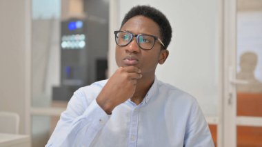 Yeni Bir Fikir Düşünen Afrikalı İşadamının Portresi