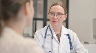 Hasta ile Konuşan Kadın Doktorun Kapanışı