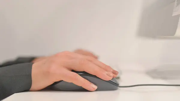 Close Woman Hands Using Computer Mouse — Stock Photo, Image