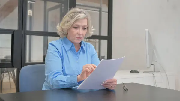 Senior Old Woman Reading Documents Office — Stock Photo, Image