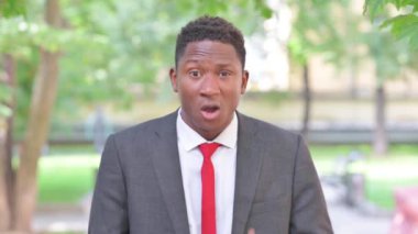 Afrikalı İş Adamının Çılgına Dönen Portresi