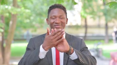 Alkışlayan Afrikalı İş Adamı 'nın Portresi