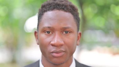 Gülümseyen Afrikalı İş Adamı Yüzü