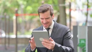 Dijital Tablet Kayıp Genç İşadamının Portresi