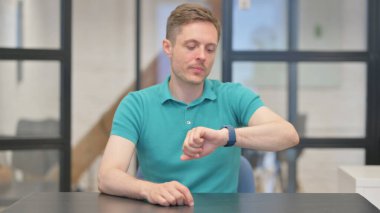 Yetişkin Adam Bekleme Bilek İzleme Saati