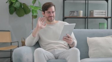 Tablet 'te Video Sohbeti Yapan Yaşlı Adam Portresi