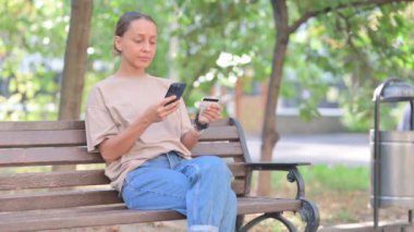 İhtiyarın Kredi Kartı ve Telefonu Çevrimiçi Alışverişi