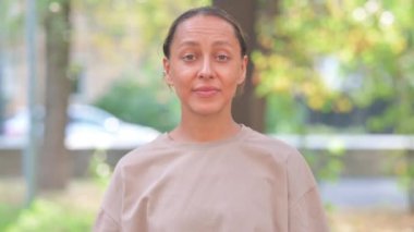 Sessizlik Lütfen, Yaşlı Adam Açık Hava 'dan bir jest