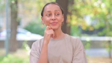 Yeni Fikirleri Olan Beyin Fırtınası Yaşlı Adam