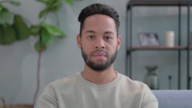 İnsanları davet eden İspanyol adamın portresi