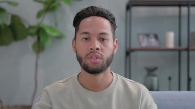 Sessizlik Lütfen Evdeki İspanyol Adam 'dan bir jest