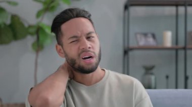 Evde Boyun Ağrısı Olan İspanyol Adamın Portresi