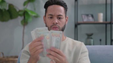 Memlekette Para Sayan Üzgün İspanyol Adamın Portresi