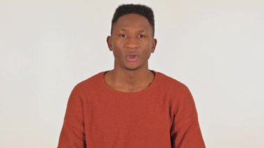 Beyaz Arkaplanda Diş Ağrısı Olan Genç Afrikalı Adamın Portresi