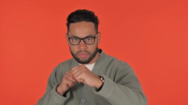 Günlük İspanyol Boks Turnuvası Kırmızı Arkaplanda, Portre