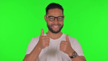 Yeşil Arkaplanda Baş Parmaklı Adam