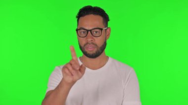 Yeşil Arkaplanda Reddedilen Adam Teklif Etmiyor