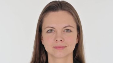 Beyaz Arkaplanda Ciddi Kadın Yüzü 'nün Kapanışı