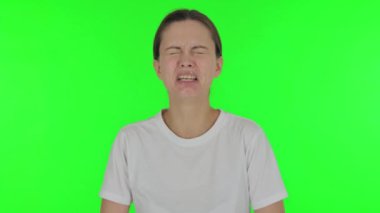 Ağlayan Genç Kadın Yeşil Arkaplanda, Portre