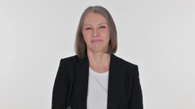 Beyaz Arkaplanda Zafer İşaretli Kıdemli İş Kadını