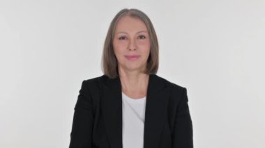 Kıdemli iş kadını El sallayarak Beyaz Geçmişe Hoş Geldiniz