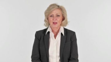 Beyaz Arkaplanda Başarısızlığa Tepki Veren Kıdemli İş Kadını