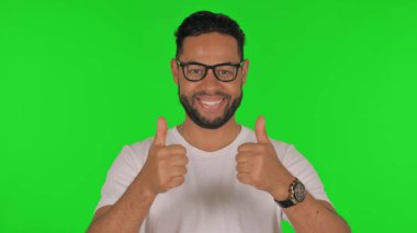 Yeşil Arkaplanda Baş Parmaklı Adam