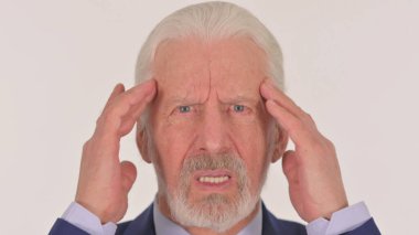 Beyaz Arkaplanda Migreni olan Kıdemli Adam 'ın Kapanışı