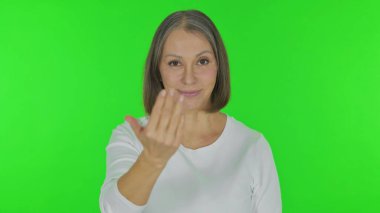 Sıradan Yaşlı Kadın Yeşil Geçmişe İnsanları Davet Ediyor, Portre