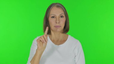 Yeşil Arkaplanda Yaşlılardan Hoşlanmayan Teklif, Portre