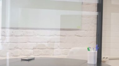 Afrikalı Adam Toplantı için Çalışma Alanına Geliyor