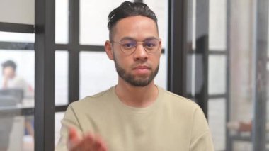 İspanyol İşadamı 'nın Portresi İnsanları Girişime Davet Ediyor