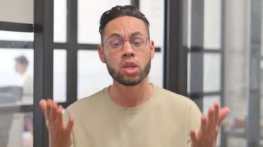 Tatmin Olmayan İspanyol İşadamının Tartışma Altındaki Portresi