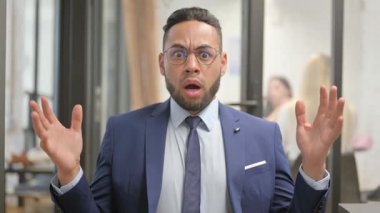 Şok Olmuş İspanyol İşadamı 'nın Kaybı İçin Üzücü Portresi