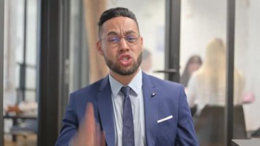 Tatmin Olmayan İspanyol İşadamının Tartışma Altındaki Portresi