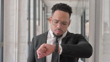 İspanyol İşadamı Bekleyen Portresi Bilek İzleme Saati