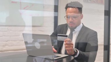 Çevrimiçi Bankacılık İflası İspanyol İşadamı, Engel