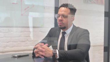 Düşünceli İspanyol İşadamı Proje için Beyin Fırtınası