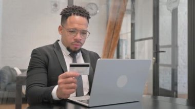 Çevrimiçi Bankacılık İflası Çok Irklı İşadamı, Engel