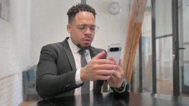 Telefonda Ticaret Kaybı Olan Çok Irklı İşadamı