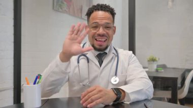 Video Sohbeti Yapan Erkek Doktor Portresi