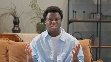 Memleketinde Kaybolan Üzgün Afrikalı Adamın Portresi