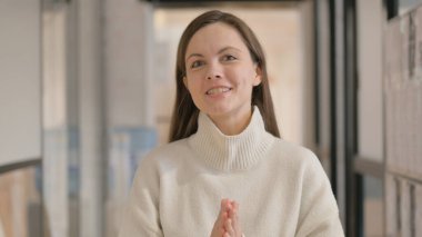 Video Sohbeti Yapan Genç Kadın Web Kamerası Görünümü