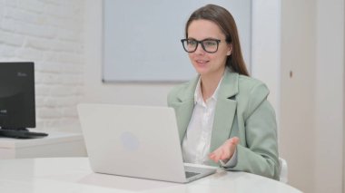 Business Woman tarafından çevrimiçi video sohbeti